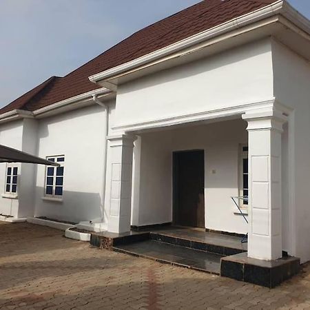 Stylish House With Free Parking And Outdoor Pool Villa Abuja Exteriör bild