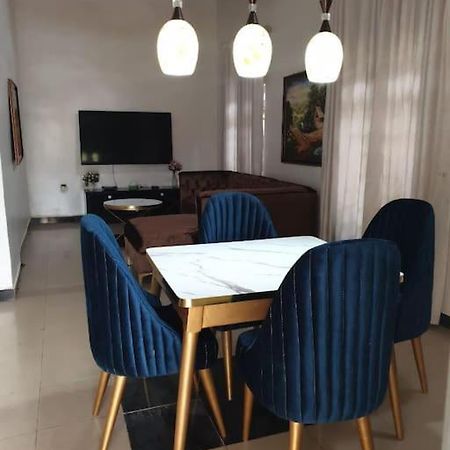 Stylish House With Free Parking And Outdoor Pool Villa Abuja Exteriör bild