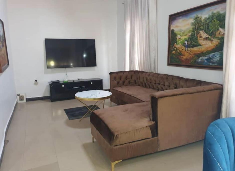 Stylish House With Free Parking And Outdoor Pool Villa Abuja Exteriör bild