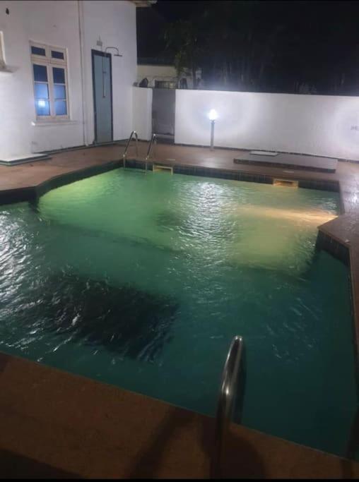 Stylish House With Free Parking And Outdoor Pool Villa Abuja Exteriör bild