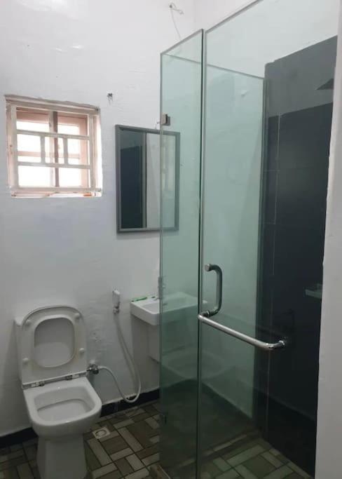 Stylish House With Free Parking And Outdoor Pool Villa Abuja Exteriör bild