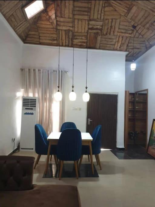 Stylish House With Free Parking And Outdoor Pool Villa Abuja Exteriör bild