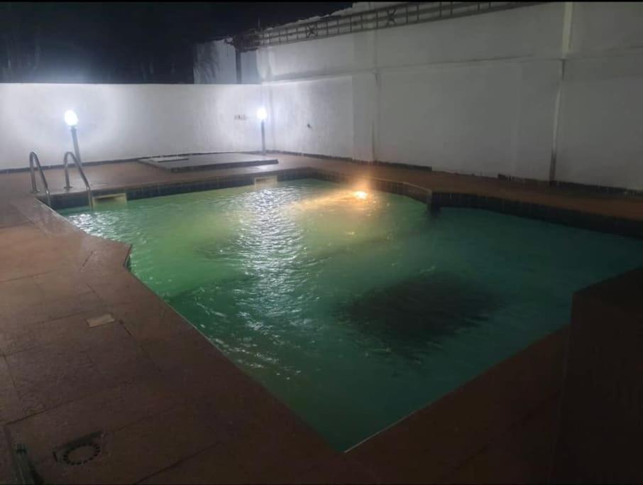 Stylish House With Free Parking And Outdoor Pool Villa Abuja Exteriör bild