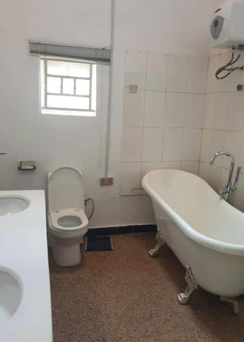 Stylish House With Free Parking And Outdoor Pool Villa Abuja Exteriör bild