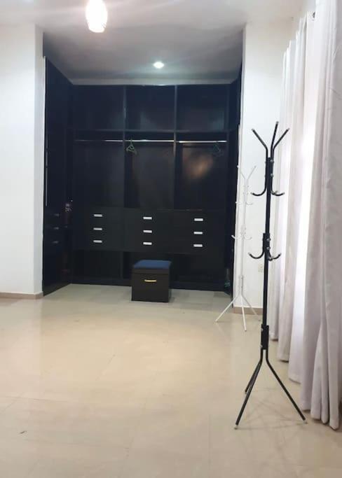 Stylish House With Free Parking And Outdoor Pool Villa Abuja Exteriör bild