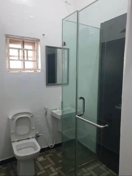 Stylish House With Free Parking And Outdoor Pool Villa Abuja Exteriör bild