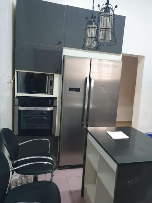 Stylish House With Free Parking And Outdoor Pool Villa Abuja Exteriör bild