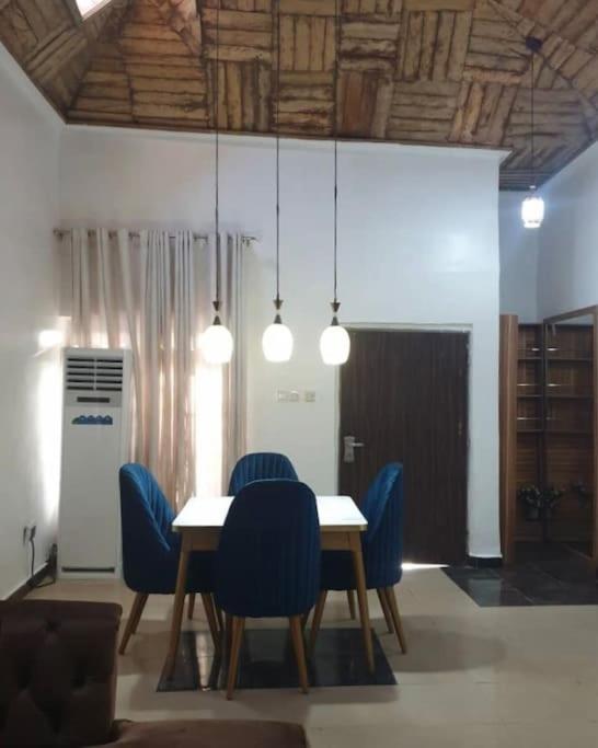 Stylish House With Free Parking And Outdoor Pool Villa Abuja Exteriör bild