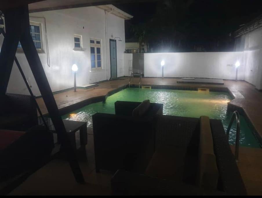 Stylish House With Free Parking And Outdoor Pool Villa Abuja Exteriör bild