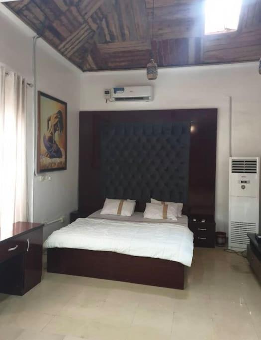 Stylish House With Free Parking And Outdoor Pool Villa Abuja Exteriör bild