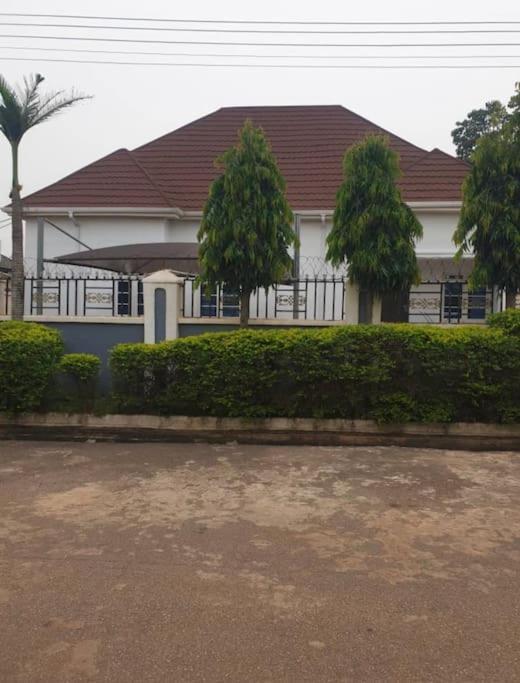 Stylish House With Free Parking And Outdoor Pool Villa Abuja Exteriör bild