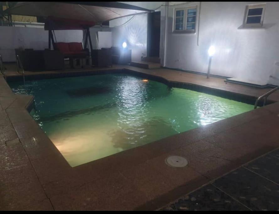 Stylish House With Free Parking And Outdoor Pool Villa Abuja Exteriör bild
