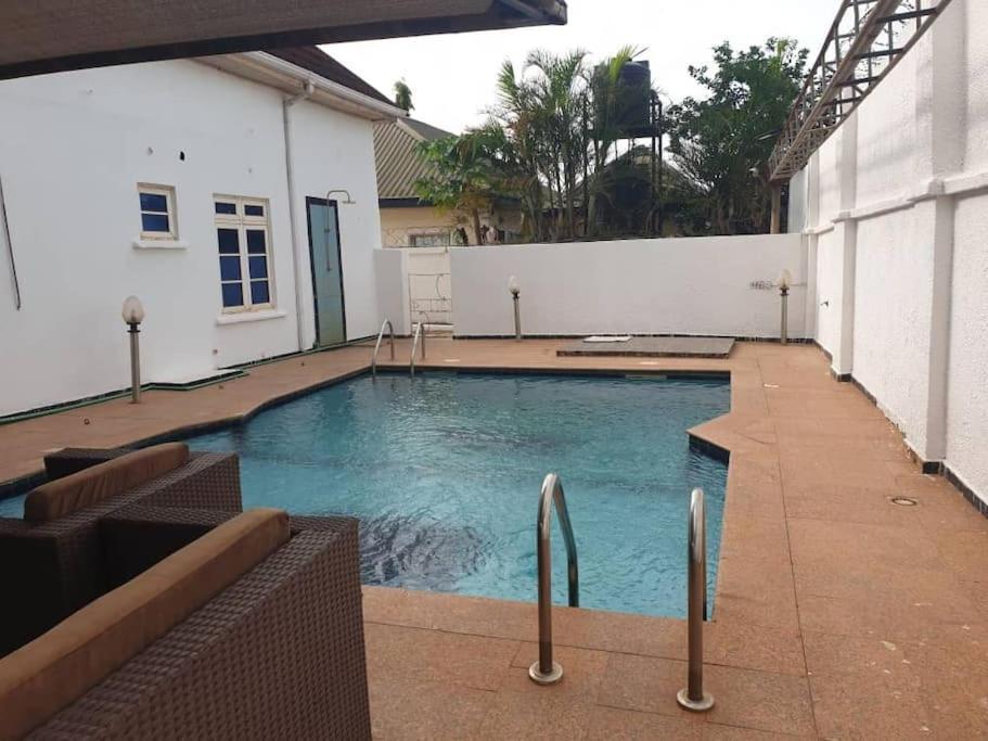 Stylish House With Free Parking And Outdoor Pool Villa Abuja Exteriör bild